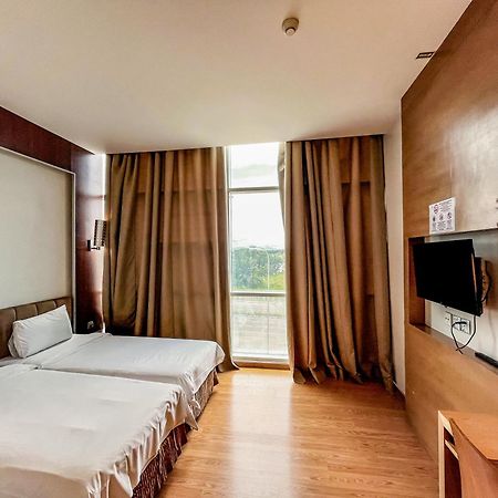 Courtyard Hotel 1Borneo Kota Kinabalu Eksteriør billede