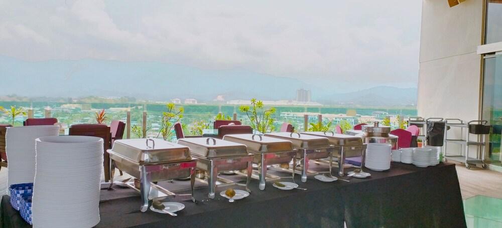 Courtyard Hotel 1Borneo Kota Kinabalu Eksteriør billede
