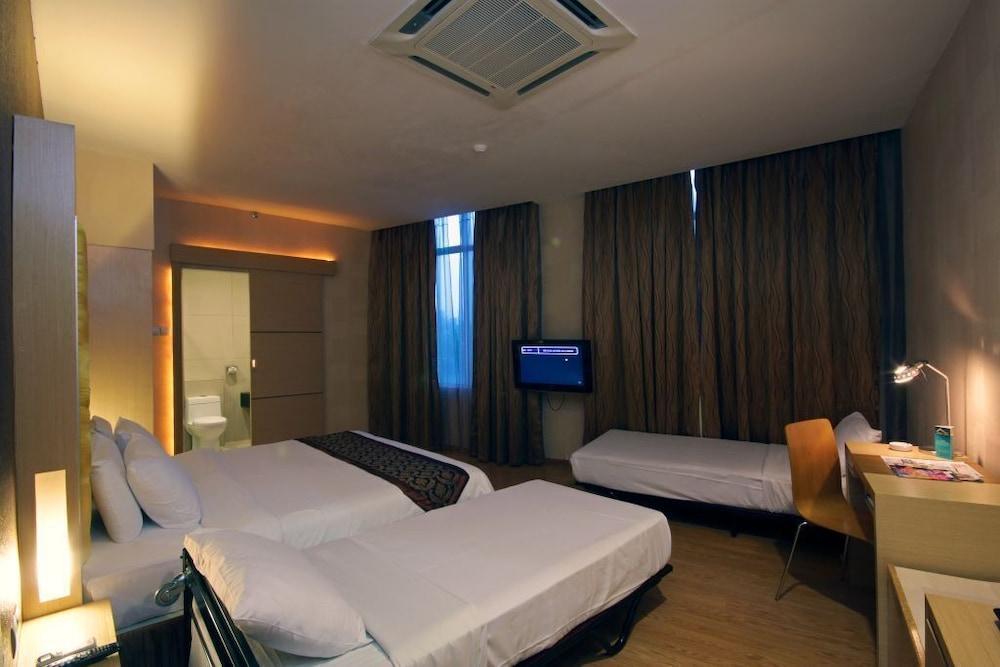 Courtyard Hotel 1Borneo Kota Kinabalu Eksteriør billede