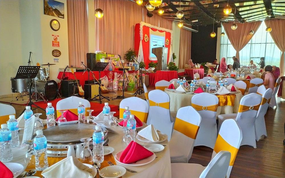 Courtyard Hotel 1Borneo Kota Kinabalu Eksteriør billede