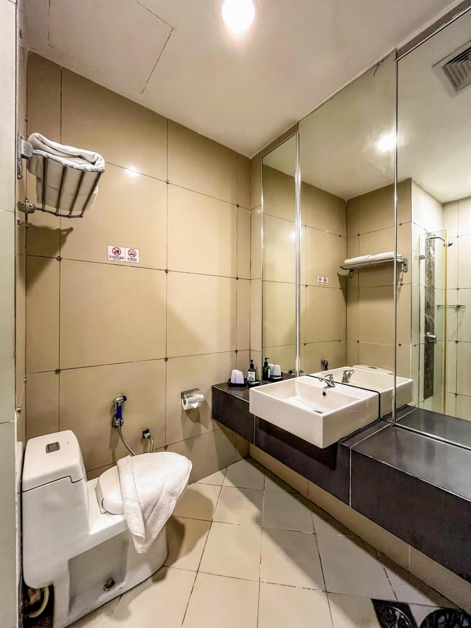 Courtyard Hotel 1Borneo Kota Kinabalu Eksteriør billede