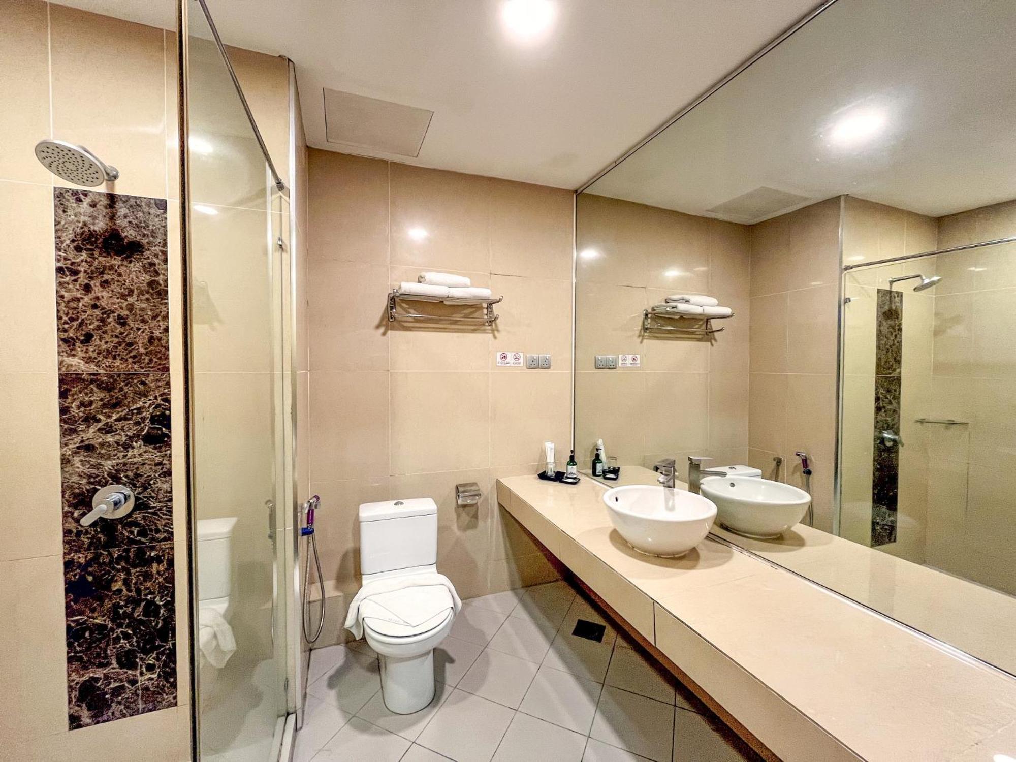 Courtyard Hotel 1Borneo Kota Kinabalu Eksteriør billede