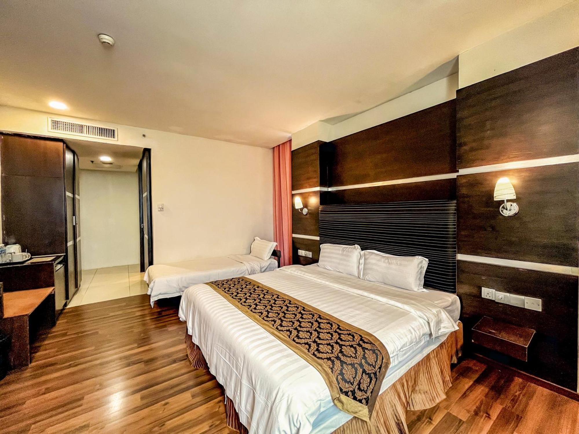 Courtyard Hotel 1Borneo Kota Kinabalu Eksteriør billede