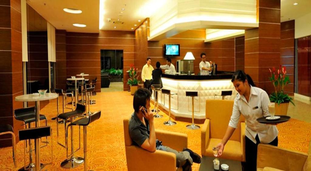 Courtyard Hotel 1Borneo Kota Kinabalu Eksteriør billede