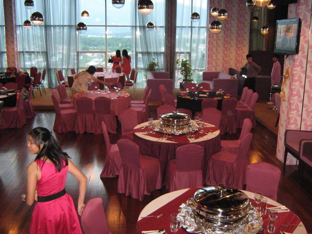 Courtyard Hotel 1Borneo Kota Kinabalu Eksteriør billede