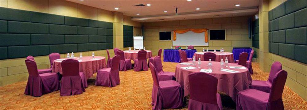 Courtyard Hotel 1Borneo Kota Kinabalu Eksteriør billede