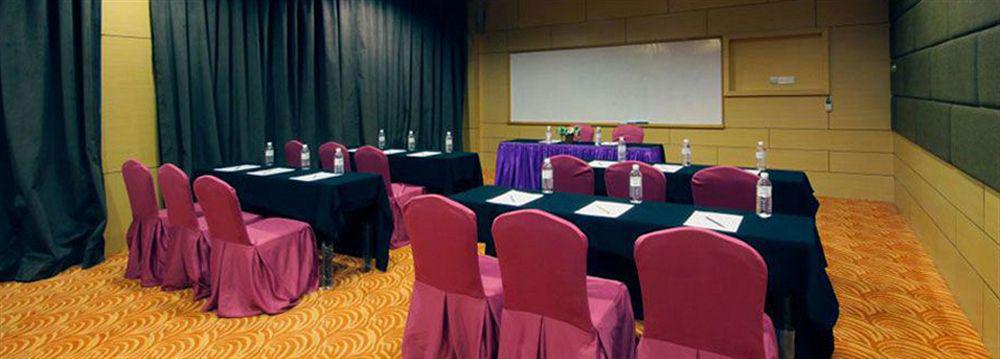 Courtyard Hotel 1Borneo Kota Kinabalu Eksteriør billede
