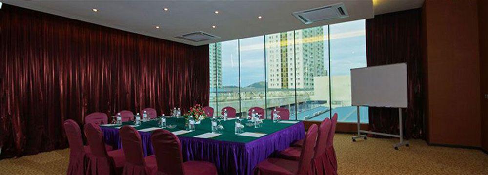 Courtyard Hotel 1Borneo Kota Kinabalu Eksteriør billede